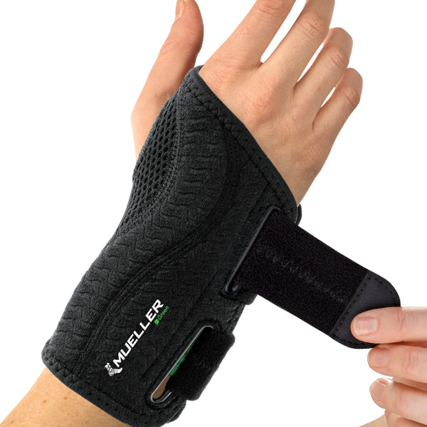 Mueller Green Fitted Wrist Brace